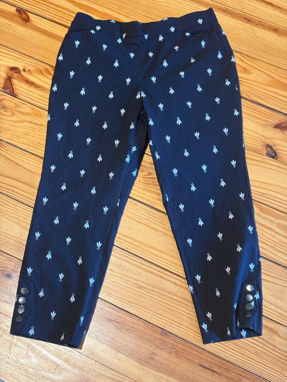 Liz Claiborne Floral Print Capris